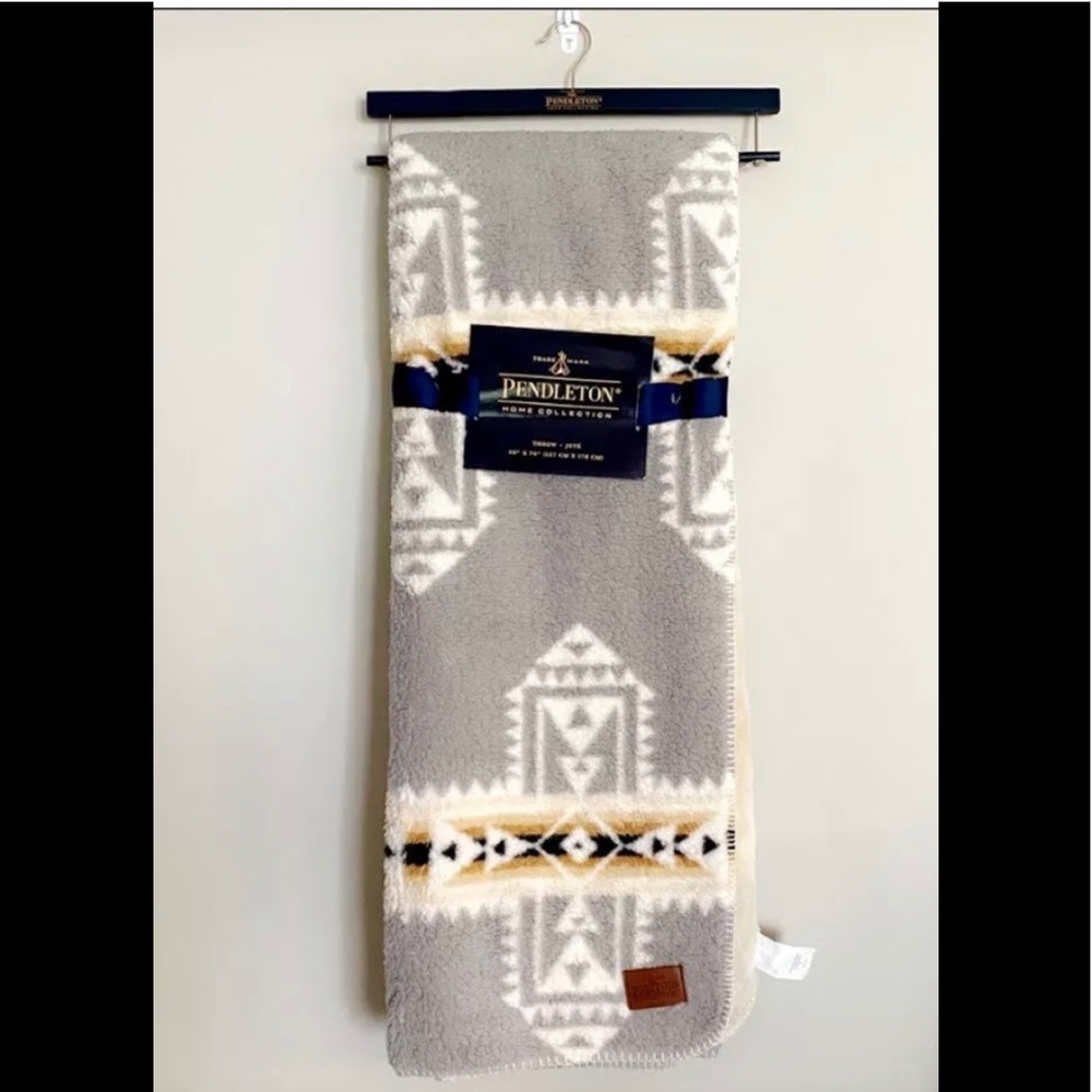 Pendleton Sherpa throw blanket